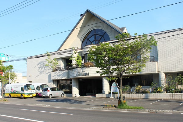 平川歯科医院本院の外観写真